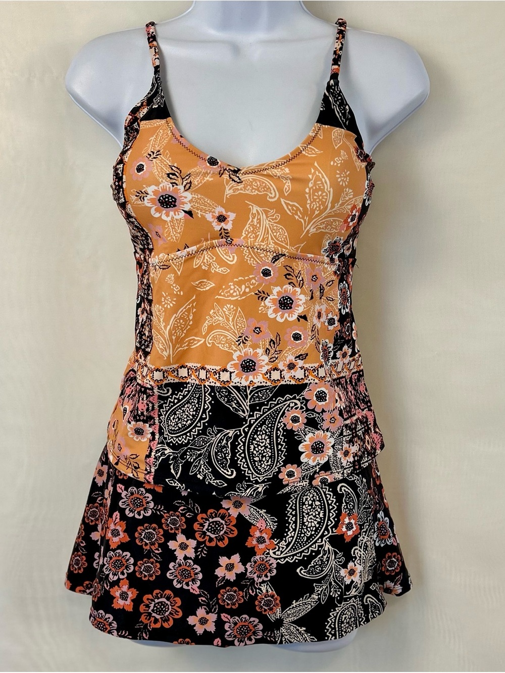 New Women’s Tankini Swimsuit with Skort Bottom / Large